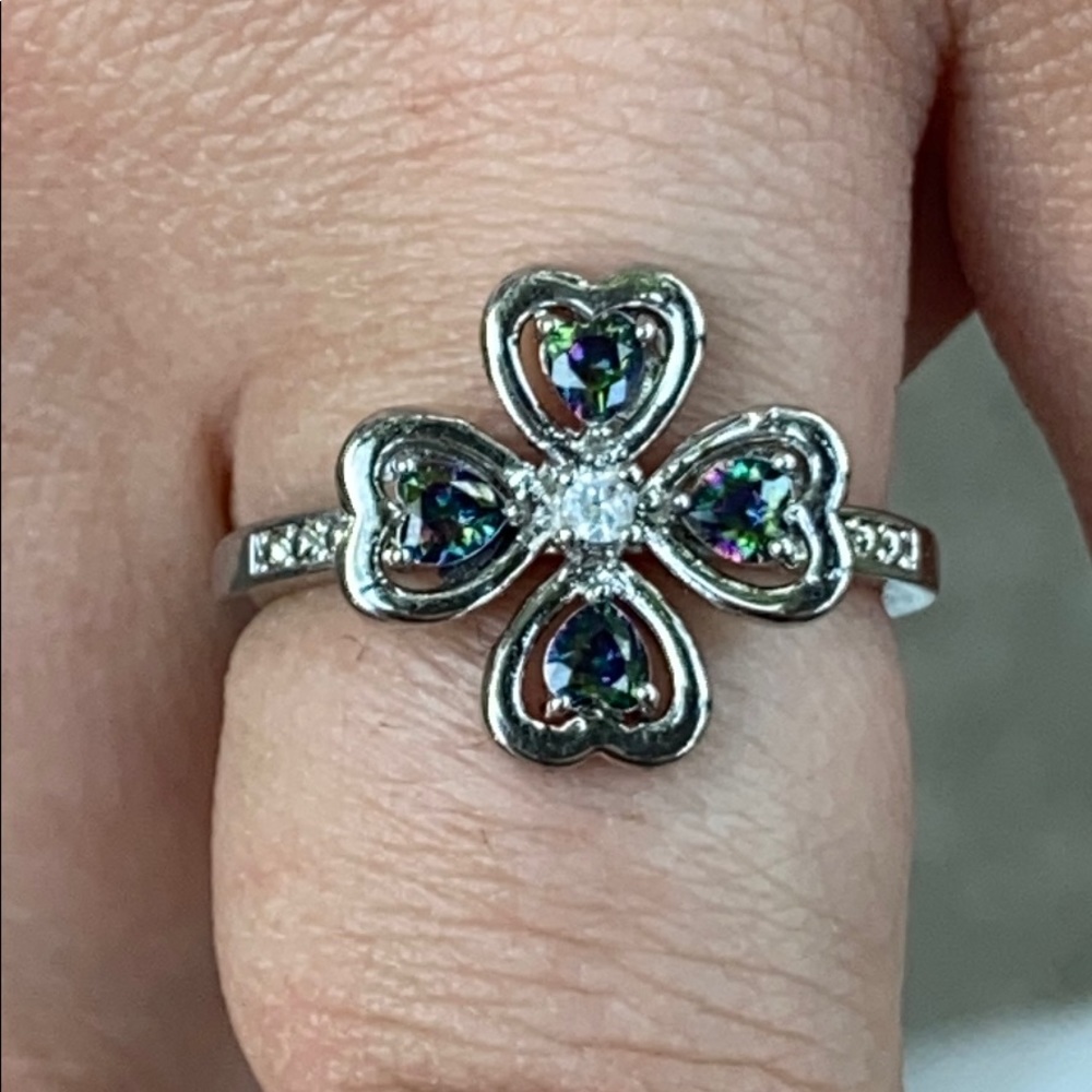 Silver shamrock shaped ring